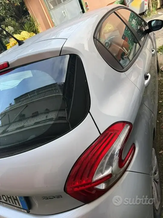 Peugeot 208 2014 photo 3