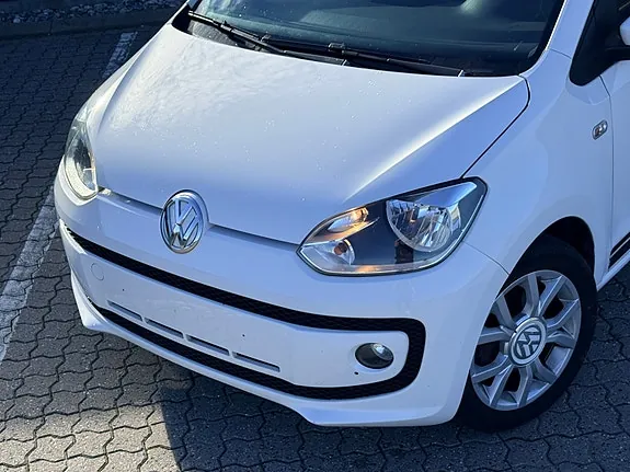 Volkswagen Up 2015 photo 2