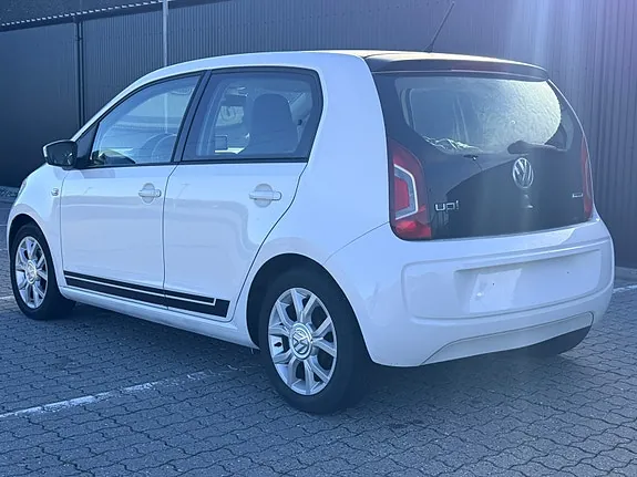Volkswagen Up 2015 photo 4