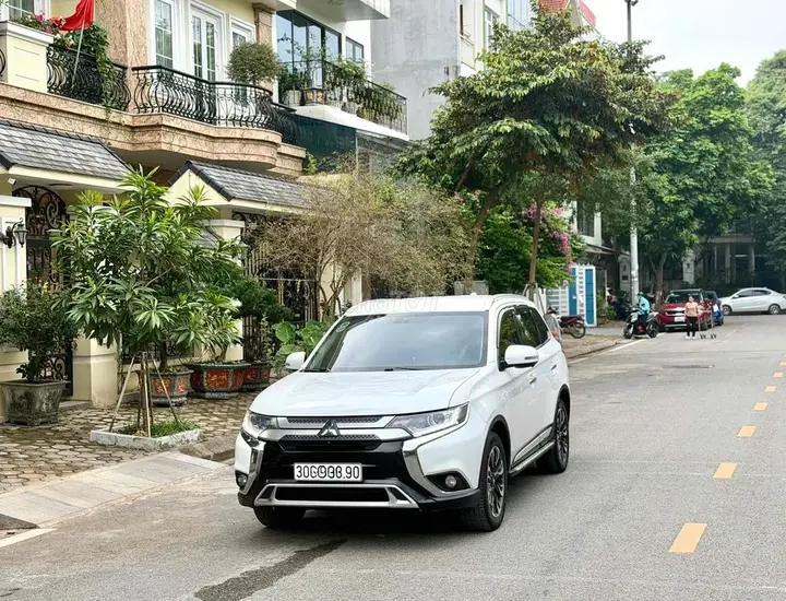 Mitsubishi Outlander 2020 photo 2