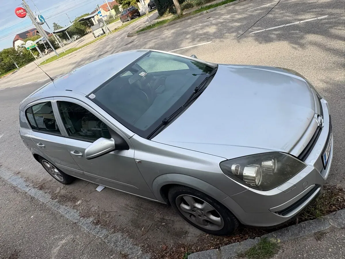 Opel Astra 2004 photo 2