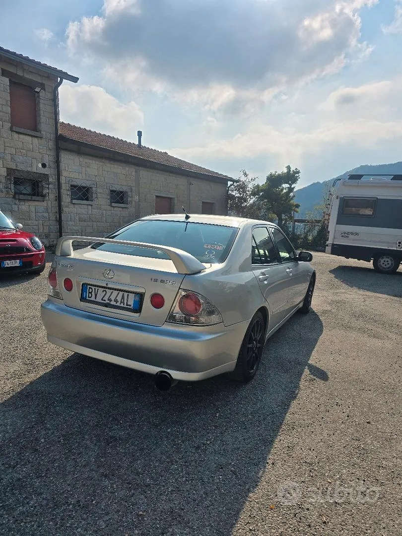 Lexus Is200 2001 photo 3