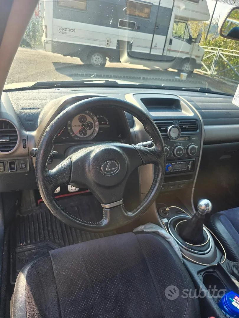 Lexus Is200 2001 photo 5