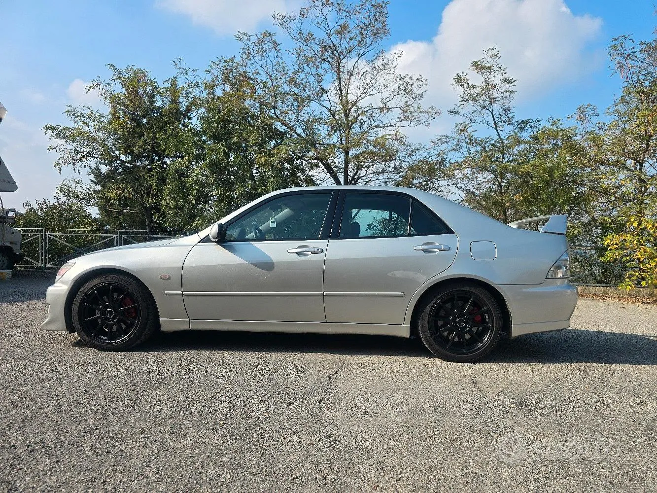 Lexus Is200 2001 photo 4