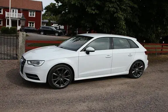 Audi A3 2015 photo 2