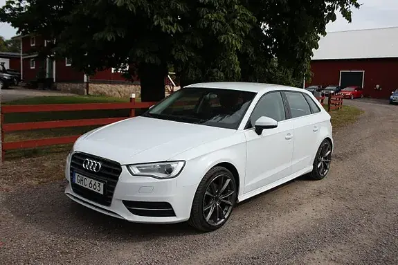 Audi A3 2015 photo 3