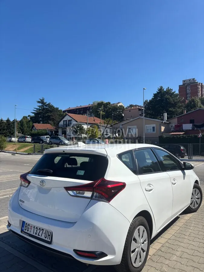 Toyota Auris 2018 photo 2