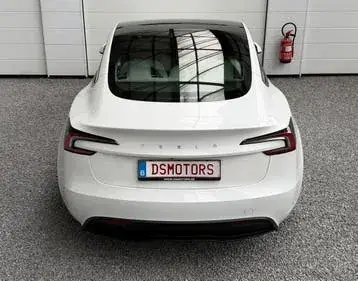 Tesla Model 3 2023 photo 3
