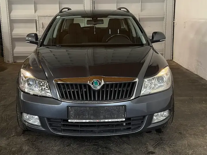 Skoda Octavia Combi 2012 photo 3