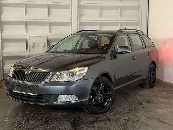 Skoda Octavia Combi 2012 photo 2