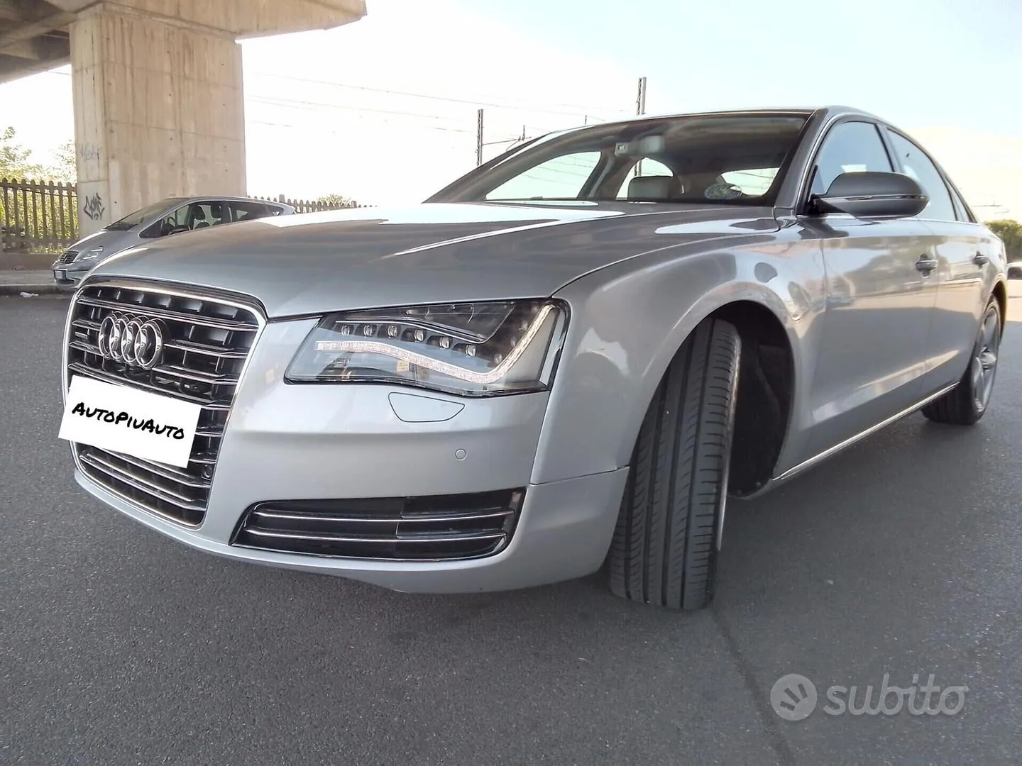 Audi A8 2011 photo 2