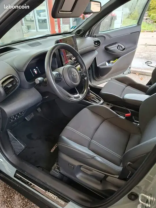 Toyota Yaris Cross 2024 photo 3
