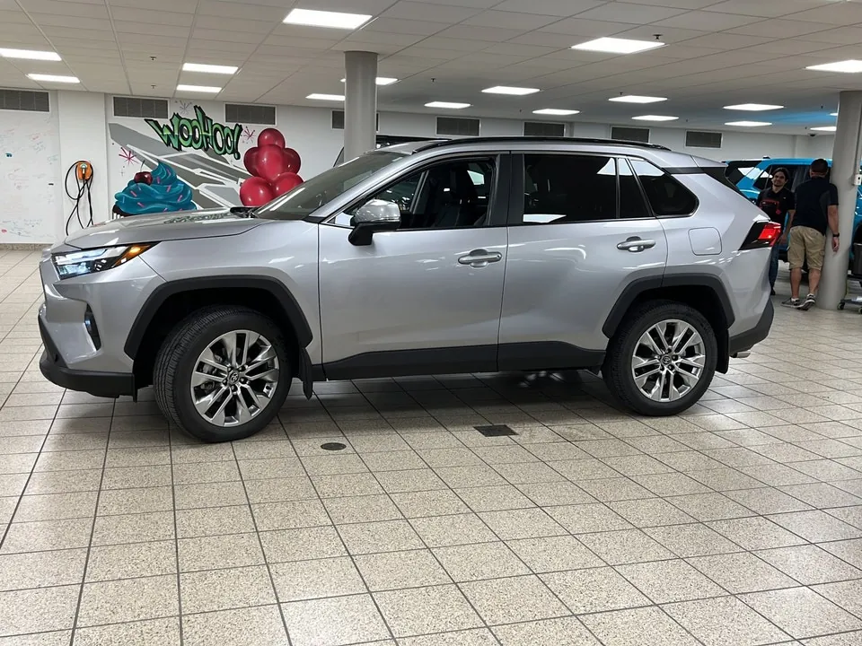 Toyota Rav4 2025 photo 3