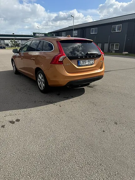 Volvo V60 2012 photo 2