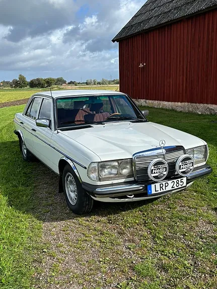 Mercedes-Benz 240 D 1983 photo 4