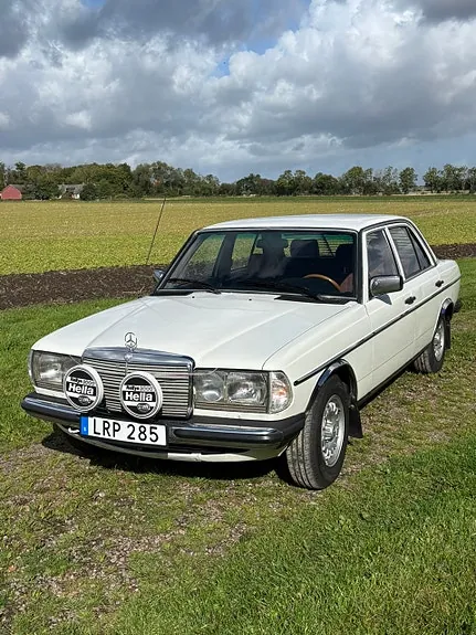 Mercedes-Benz 240 D 1983 photo 3