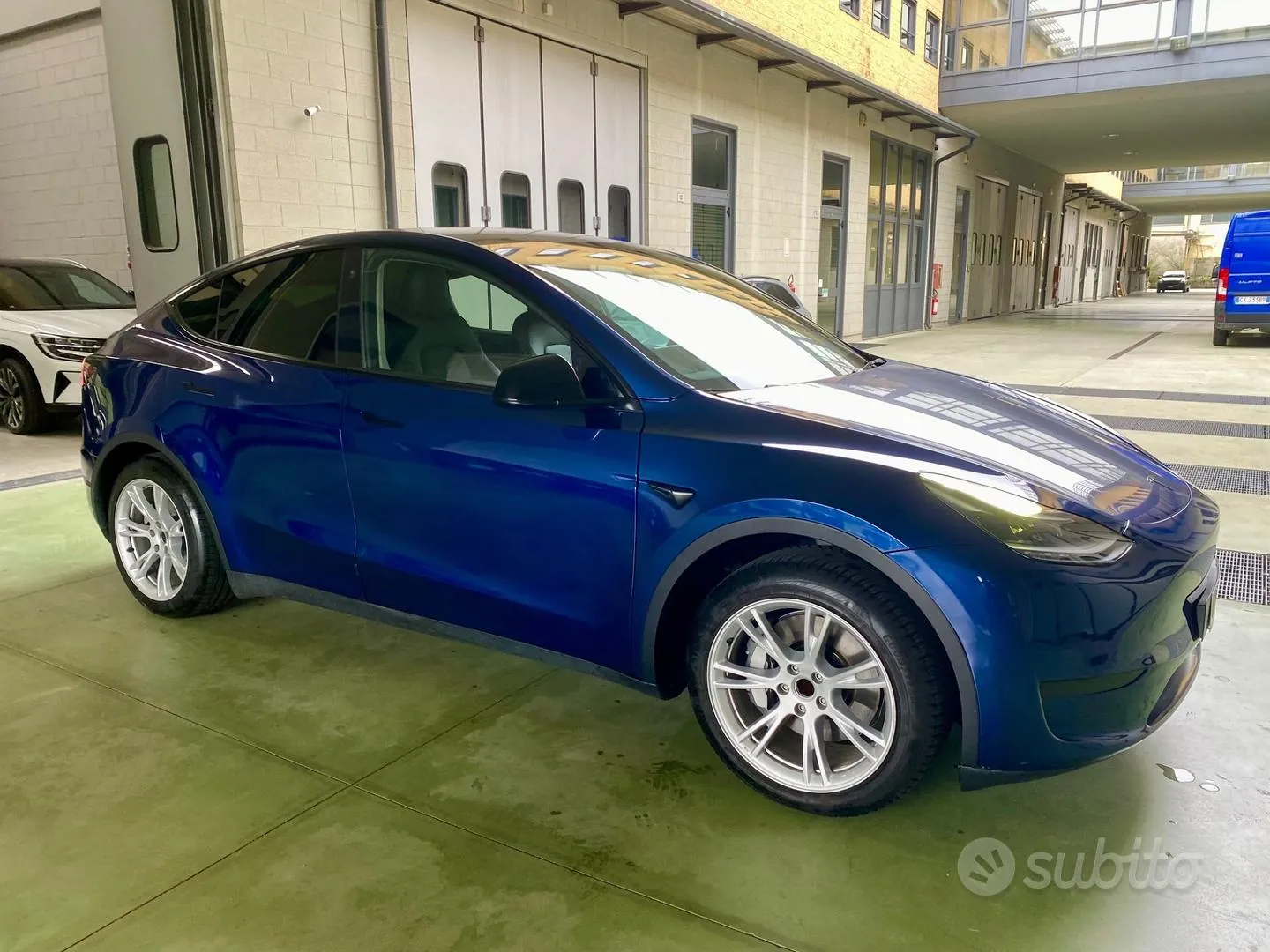 Tesla Model Y 2023 photo 2