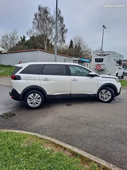 Peugeot 5008 2020 photo 2