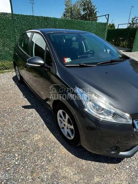 Peugeot 208 2014 photo 2