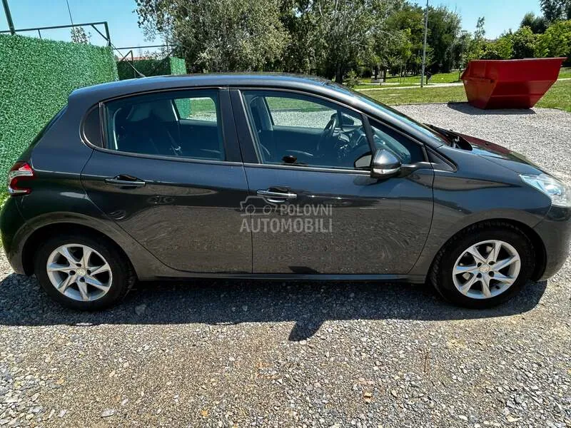 Peugeot 208 2014 photo 3