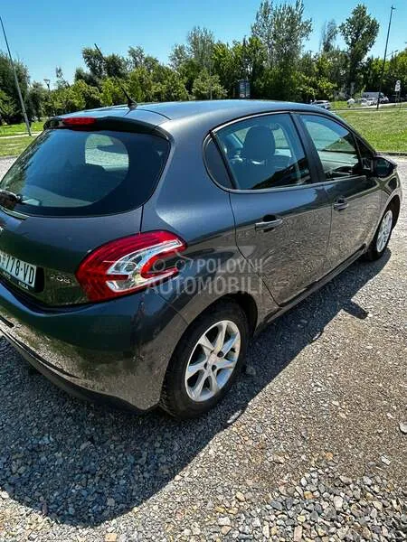 Peugeot 208 2014 photo 4