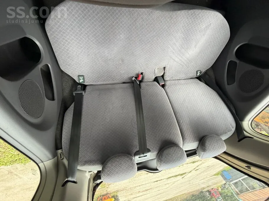 Nissan Micra 2004 photo 5