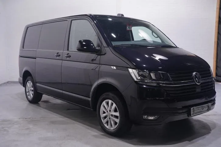Volkswagen Transporter 2023 photo 2