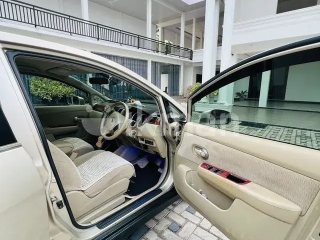 Nissan Tiida 2009 photo 2