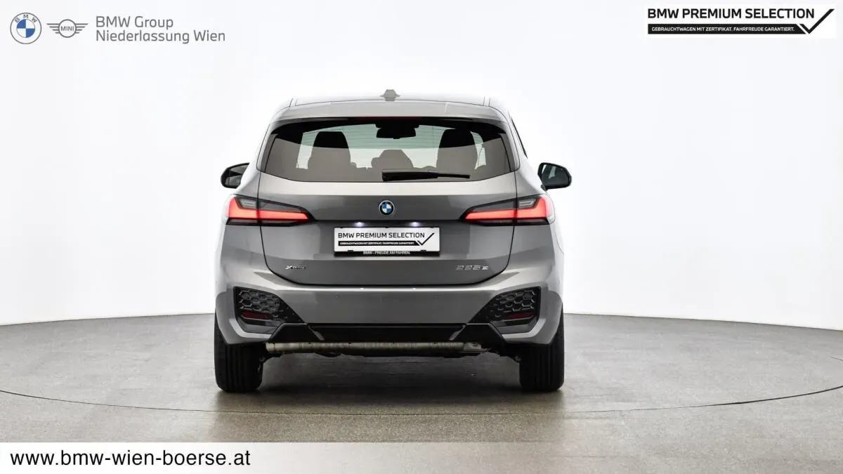 BMW 2 Series 2024 photo 2