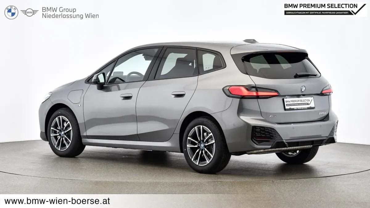 BMW 2 Series 2024 photo 3