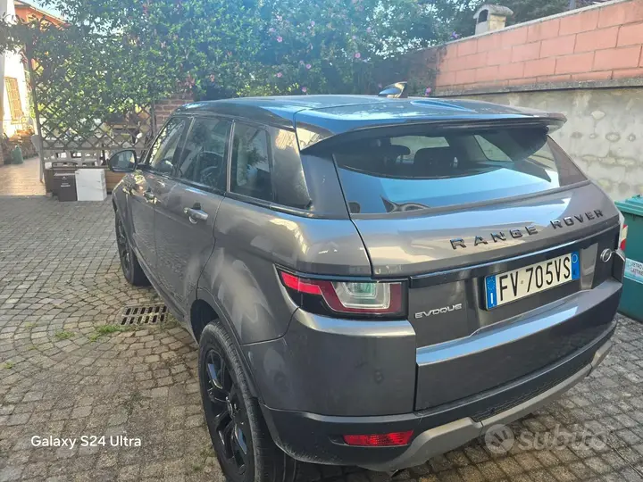 Land Rover Evoque 2019 photo 2