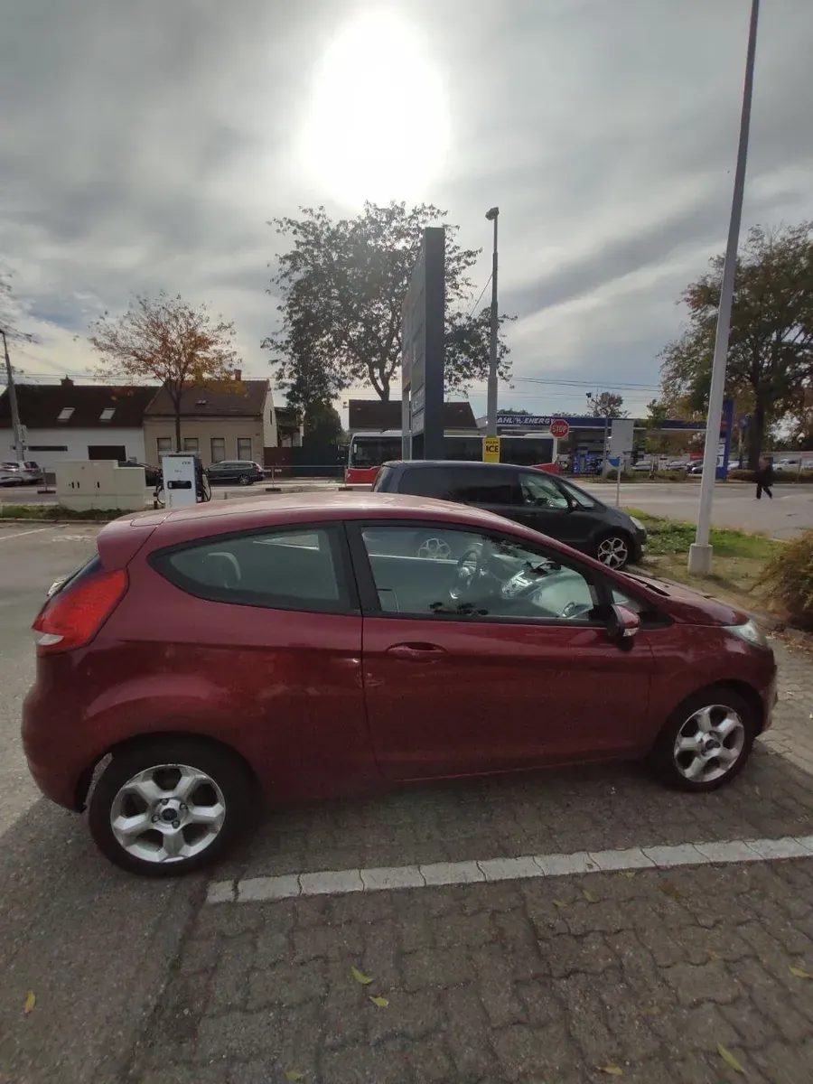 Ford Fiesta 2009 photo 2