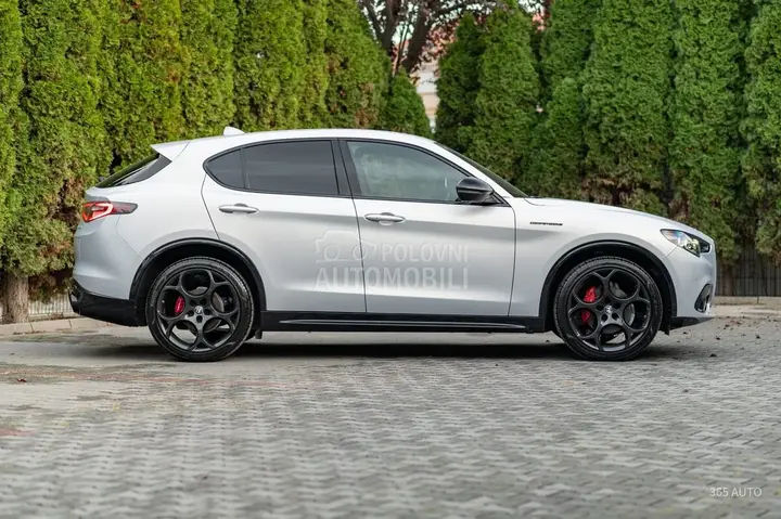 Alfa Romeo Stelvio 2023 photo 4