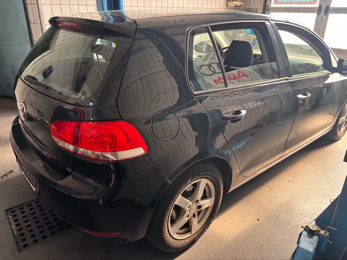 Volkswagen Golf 2011 photo 3
