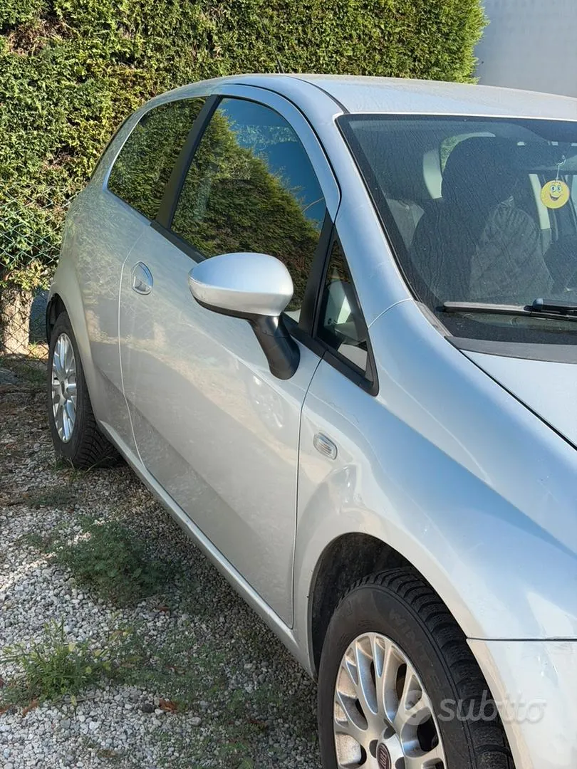 Fiat Punto 2012 photo 2
