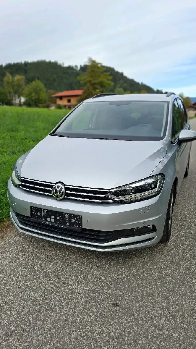 Volkswagen Touran 2018 photo 2