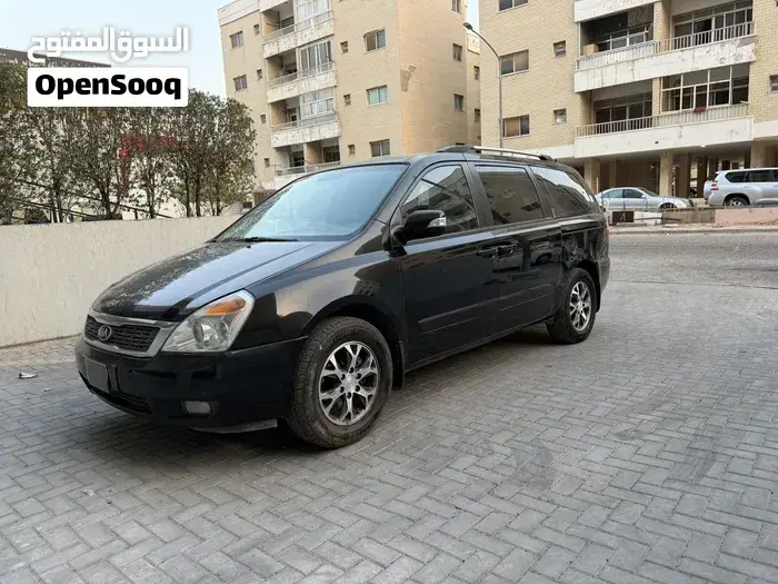 Kia Carnival 2015 photo 2