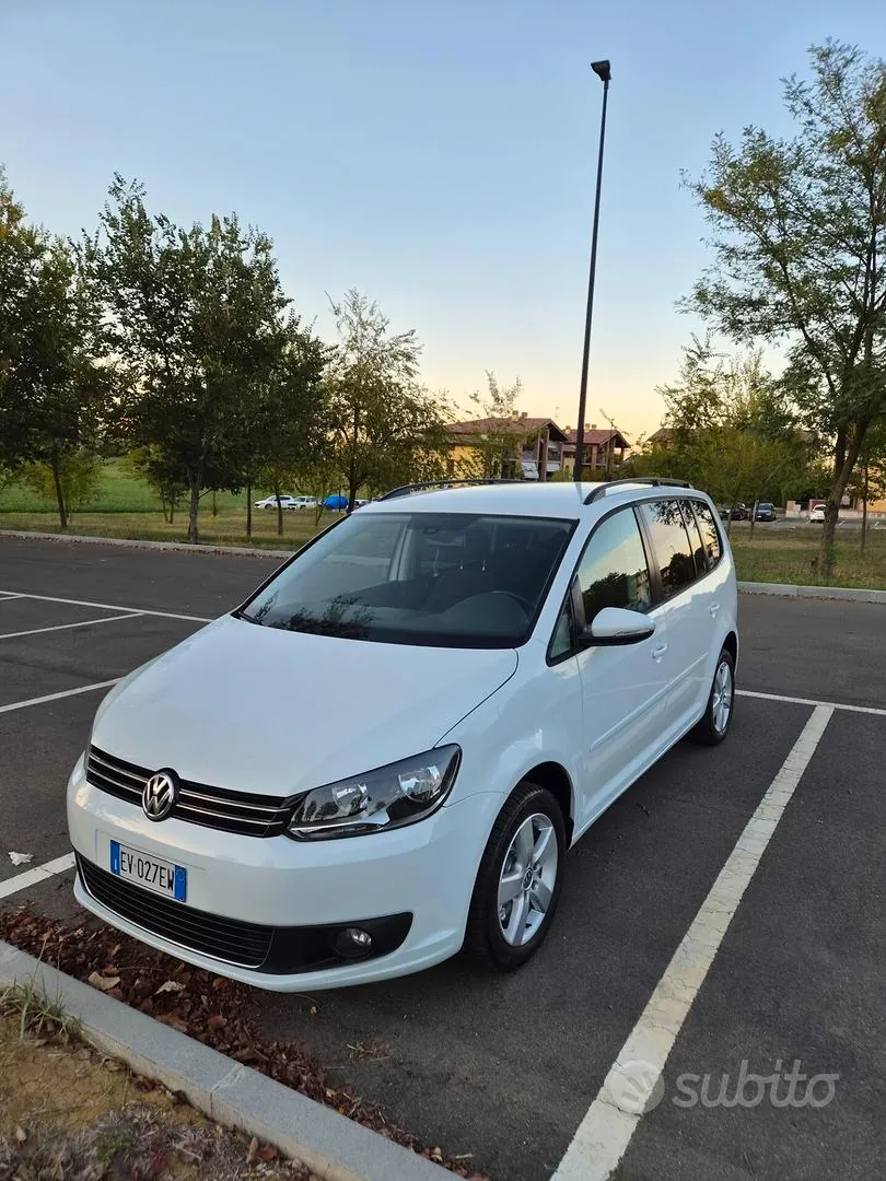 Volkswagen Touran 2014 photo 2