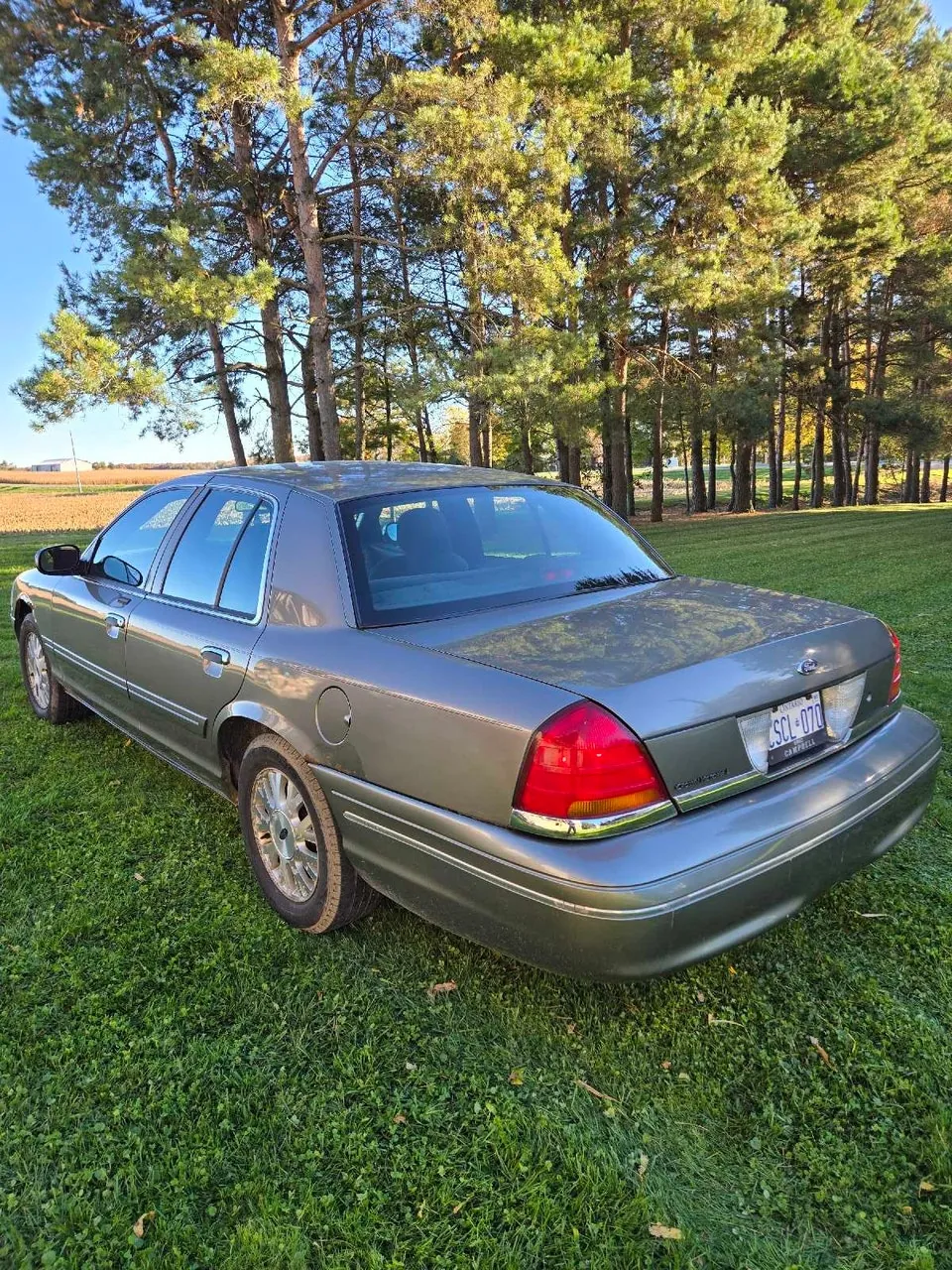 Ford Crown Victoria 2003 photo 3