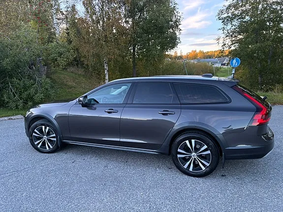 Volvo V90 Cross Country 2022 photo 2
