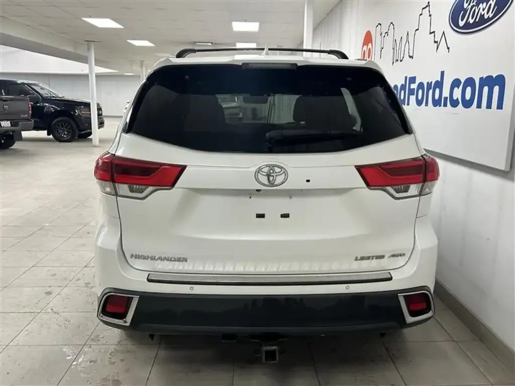 Toyota Highlander 2017 photo 3