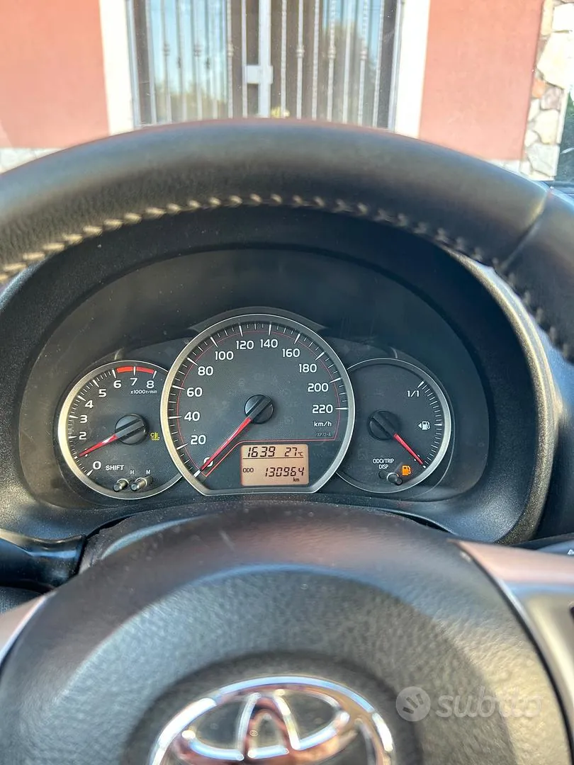 Toyota Yaris 2013 photo 4