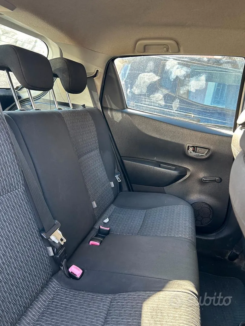 Toyota Yaris 2013 photo 3