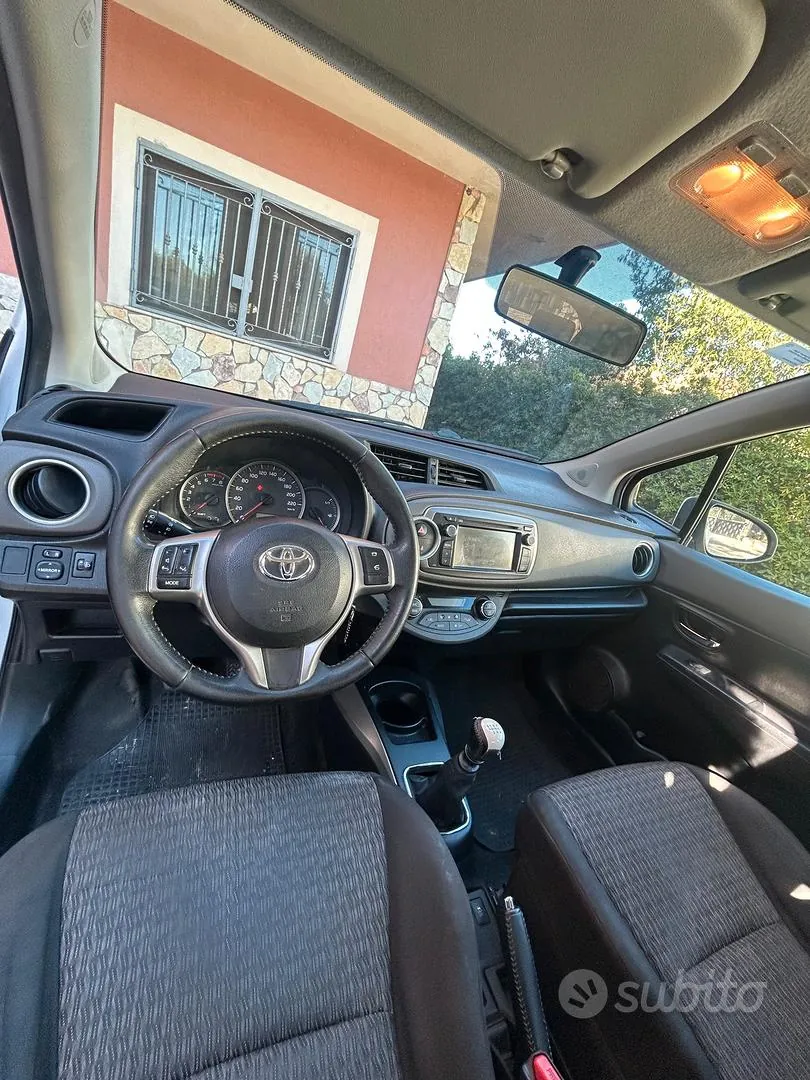 Toyota Yaris 2013 photo 5