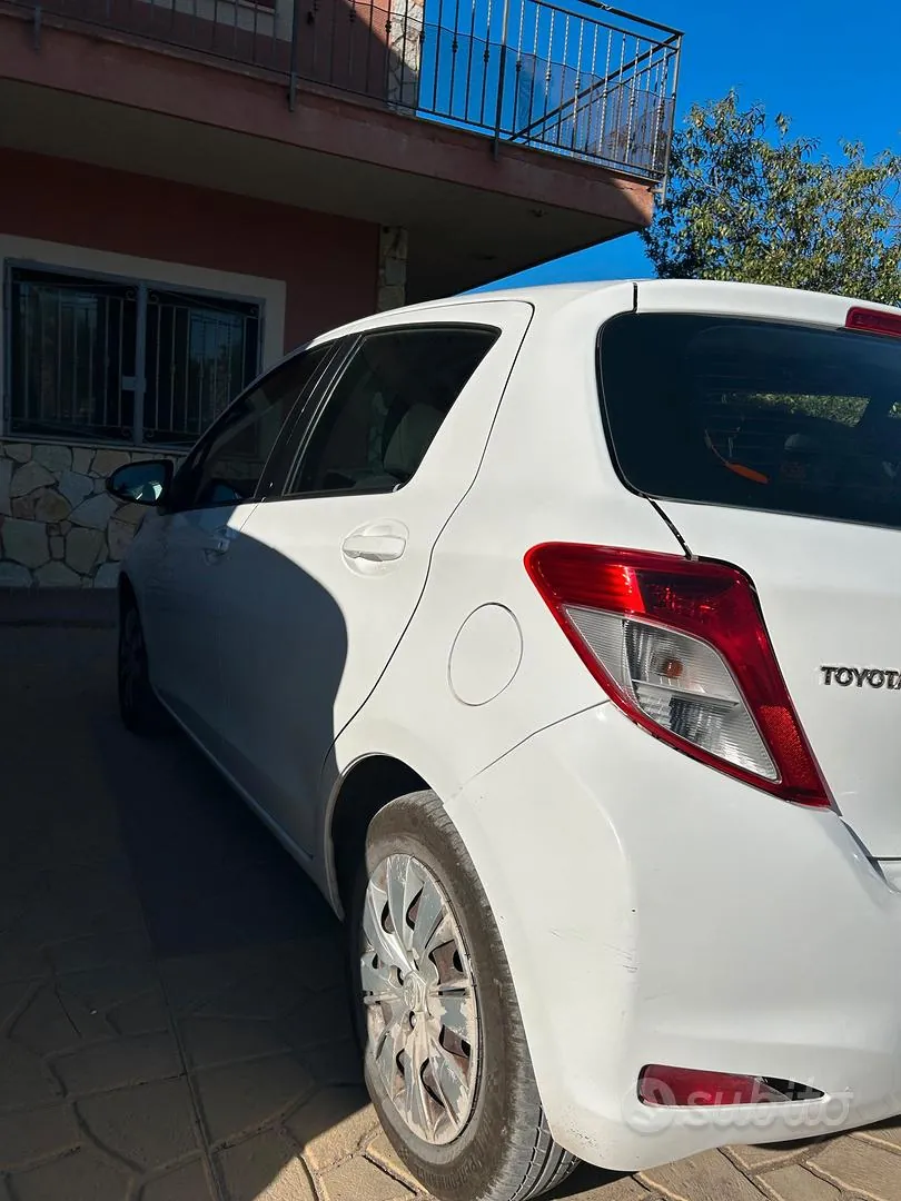 Toyota Yaris 2013 photo 2