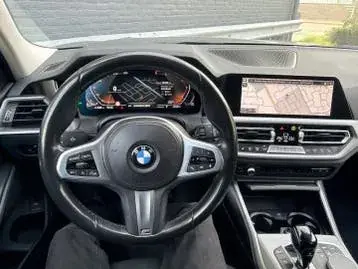 BMW 3 Series 2021 photo 3