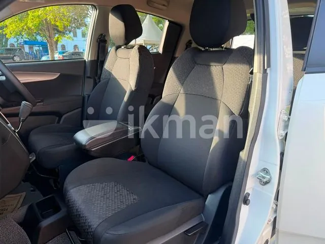 Mahindra Kuv 100 2023 photo 2