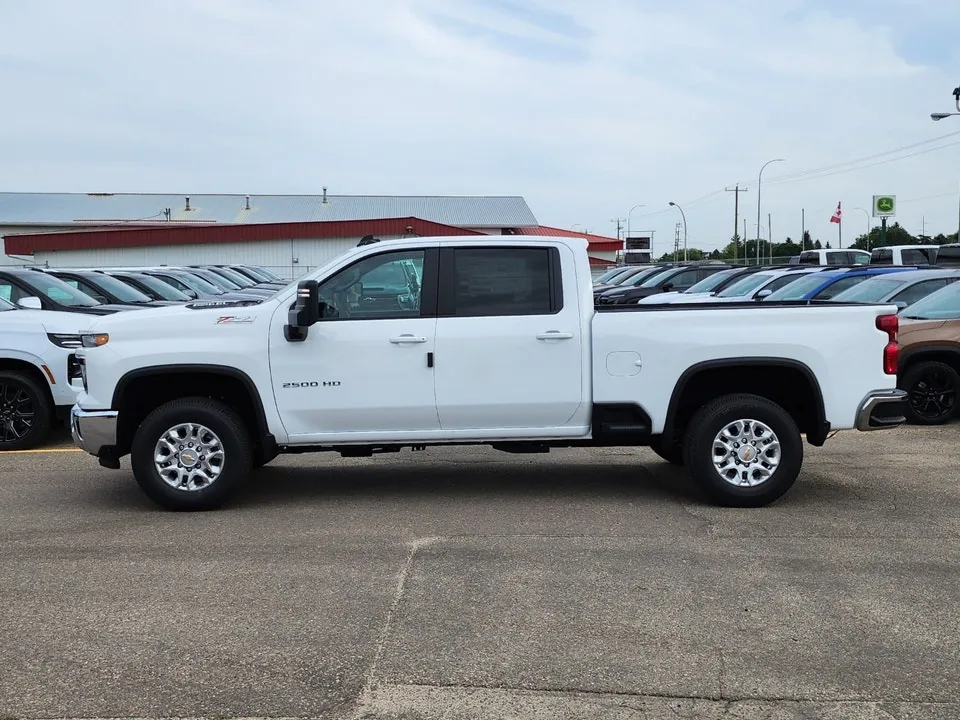 Chevrolet Silverado 2500Hd 2026 photo 3