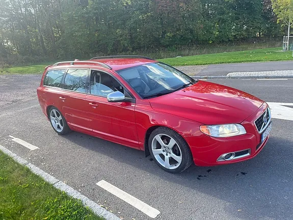 Volvo V70 2012 photo 2