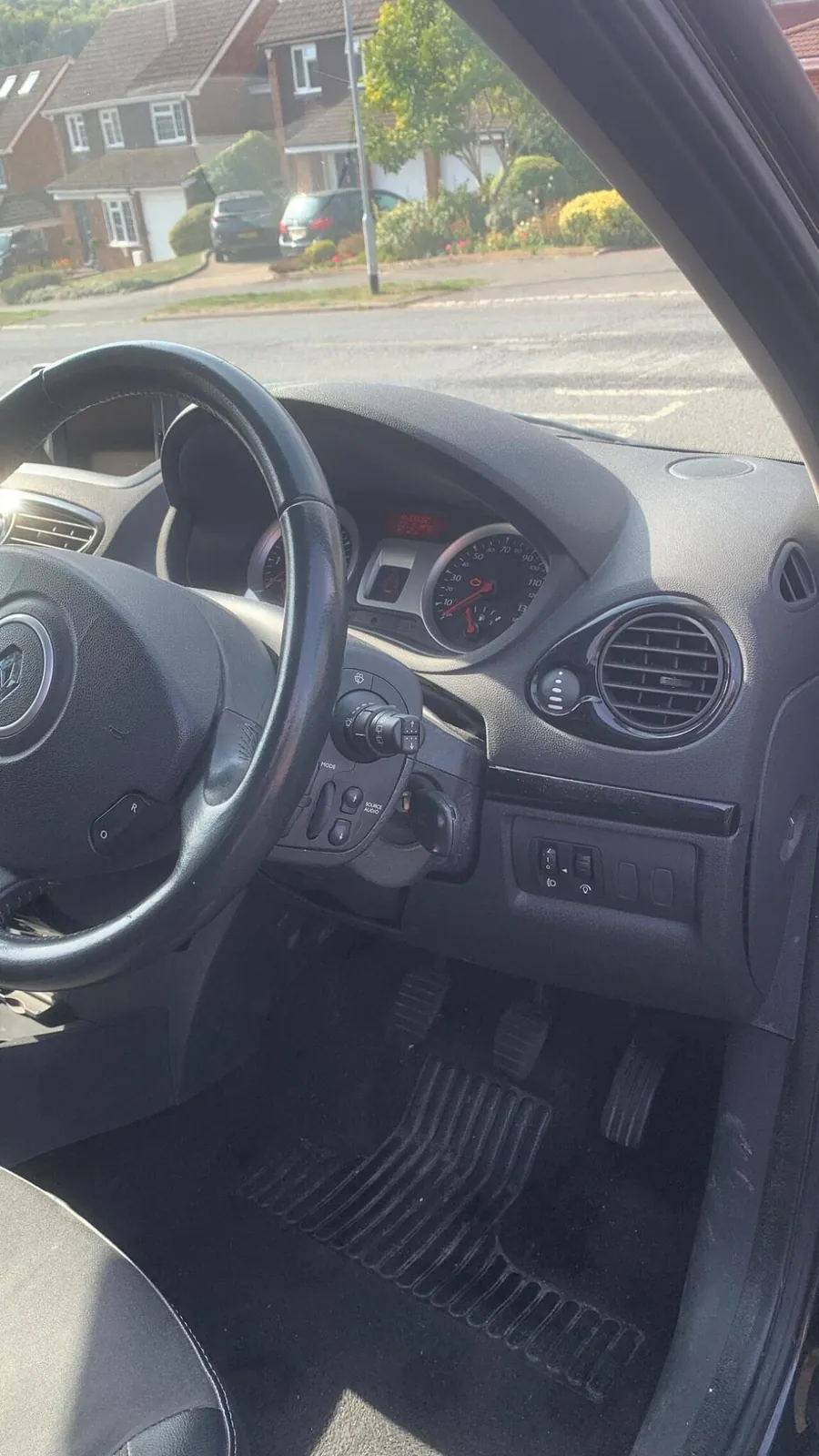 Renault Clio 2011 photo 4